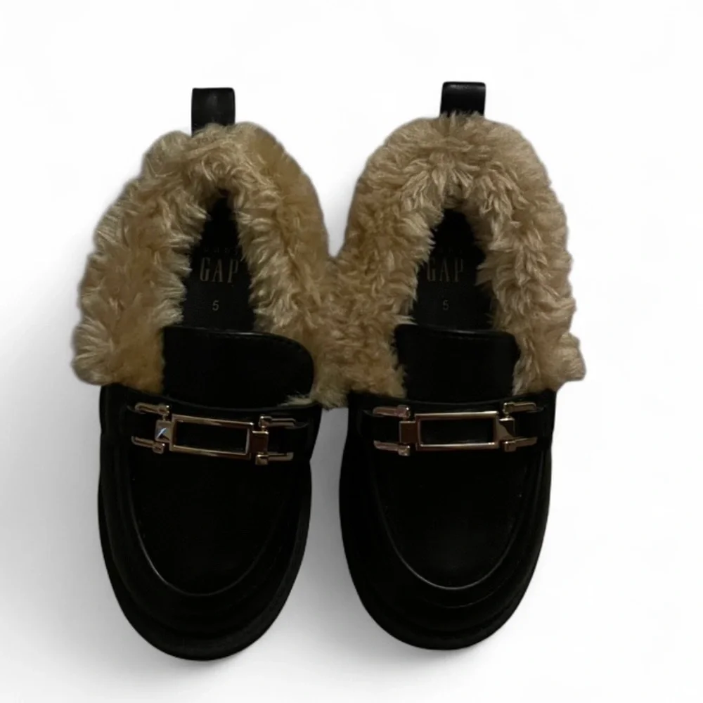 GAP Black Faux-Fur Lined Baby Walker Loafers with Gold Accent